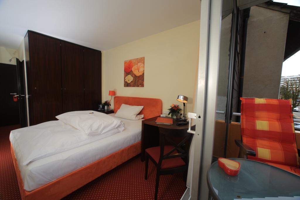 Hotel Unterfeldhaus Erkrath Bagian luar foto
