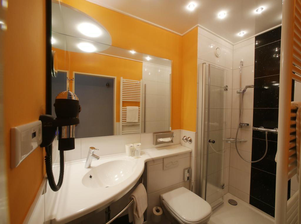 Hotel Unterfeldhaus Erkrath Bagian luar foto